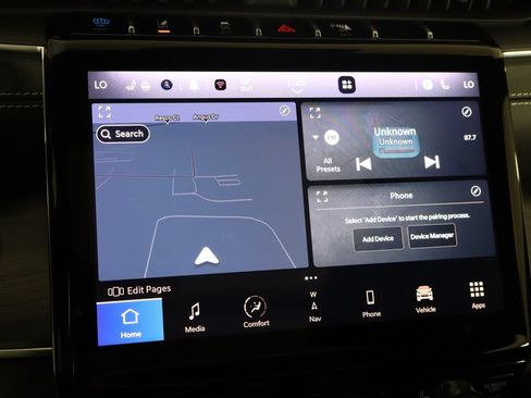 Used 2023 Jeep Grand Cherokee Overland w/ Luxury Tech Group IV AWD/4WD image 35