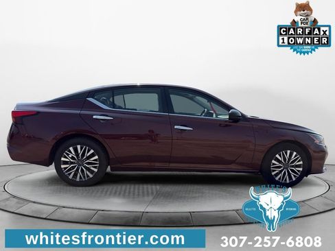 Used 2024 Nissan Altima 2.5 SV FWD image 4