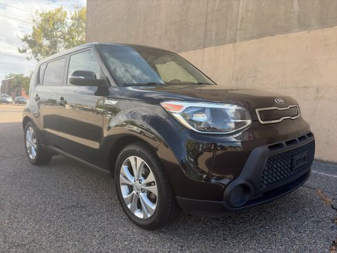 Used 2014 Kia Soul + FWD image 3