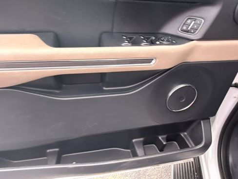 Used 2023 Ford Expedition Max XLT image 16
