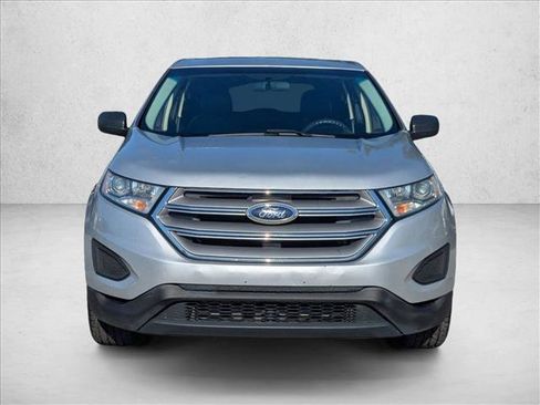 Used 2018 Ford Edge SE image 2