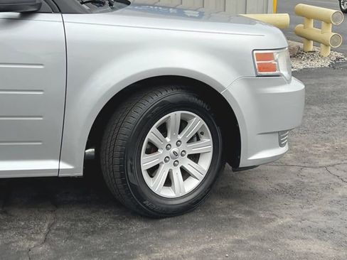 Used 2011 Ford Flex SE image 22