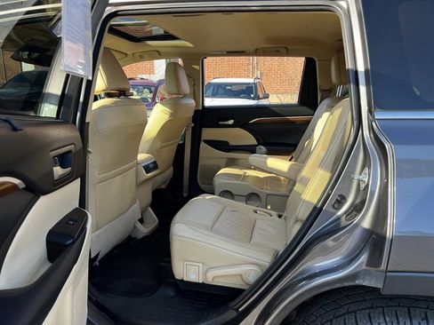 Used 2018 Toyota Highlander Limited image 14
