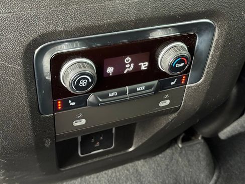 Used 2023 Chevrolet Suburban Z71 w/ Luxury Package AWD/4WD image 25
