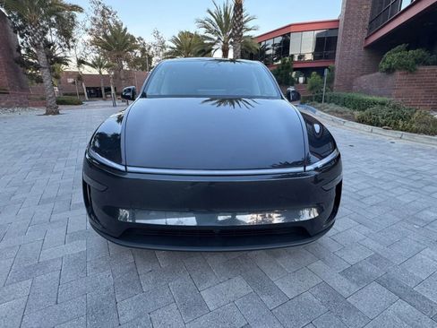 Used 2026 Tesla Model Y Long Range RWD image 37