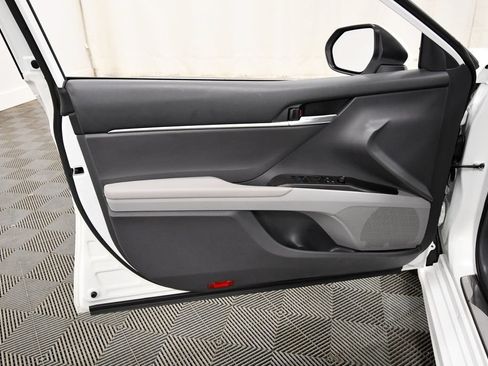 Used 2024 Toyota Camry SE AWD/4WD image 11