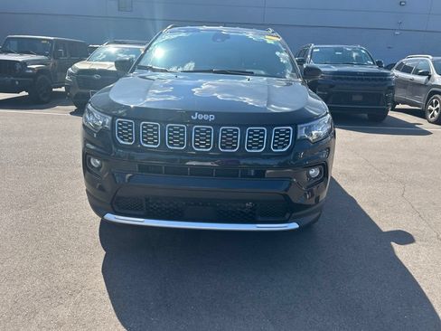 Used 2025 Jeep Compass Limited AWD/4WD image 2