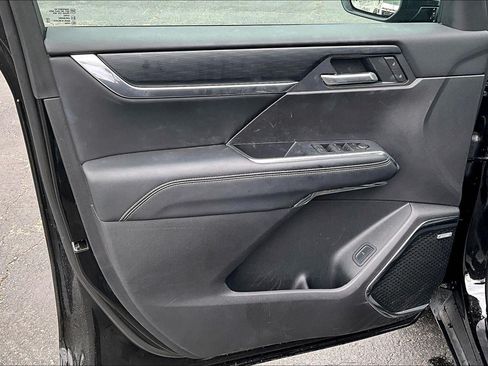 Used 2025 GMC Acadia Elevation FWD image 26