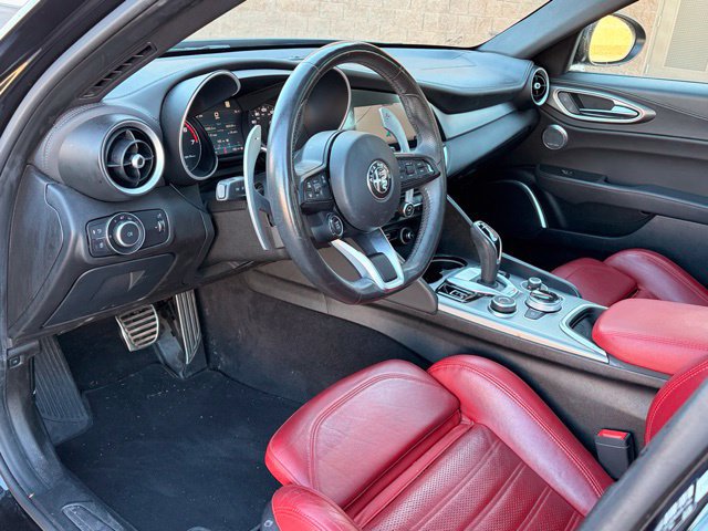 Used 2023 Alfa Romeo Giulia Veloce RWD image 13