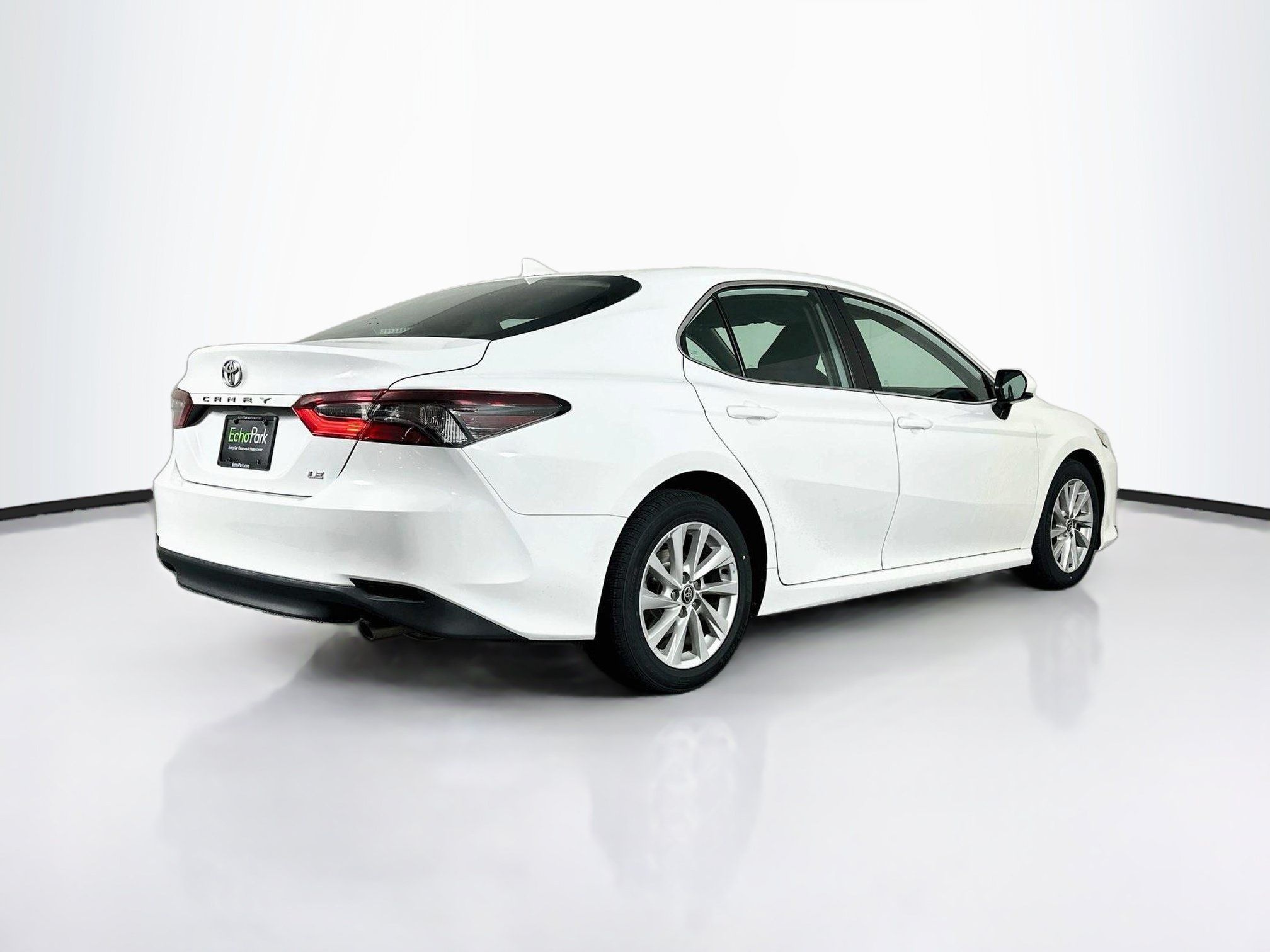 Used 2022 Toyota Camry LE w/ Carpet Mat Package (TMS) FWD image 9