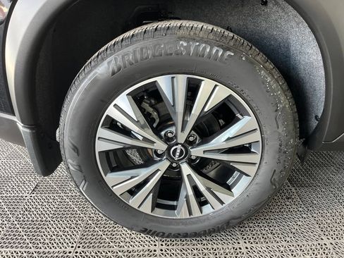 Used 2023 Nissan Rogue SV AWD/4WD image 26