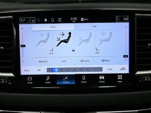 Used 2024 Chrysler Pacifica Touring-L FWD image 26