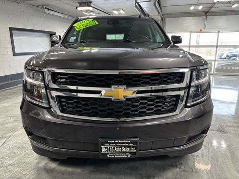 Used 2016 Chevrolet Suburban LT image 3