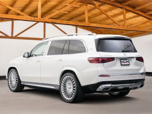 Used 2024 Mercedes-Benz Maybach GLS 600 GLS Maybach GLS 600 image 3