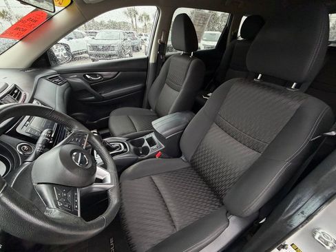 Certified 2018 Nissan Rogue SV image 12