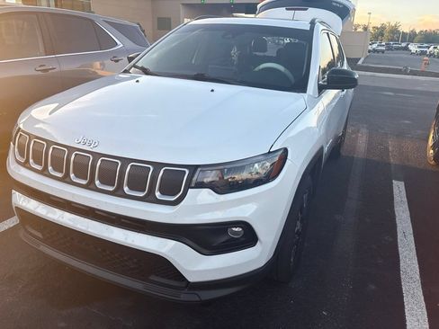 Used 2022 Jeep Compass Latitude w/ Sun and Sound Group FWD image 1