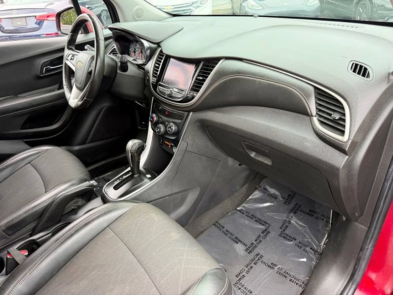 Used 2020 Chevrolet Trax LT w/ LT Convenience Package FWD image 17