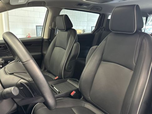 Used 2025 Honda Odyssey Touring image 6