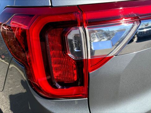 Certified 2023 GMC Acadia SLE w/ Driver Convenience Package image 27