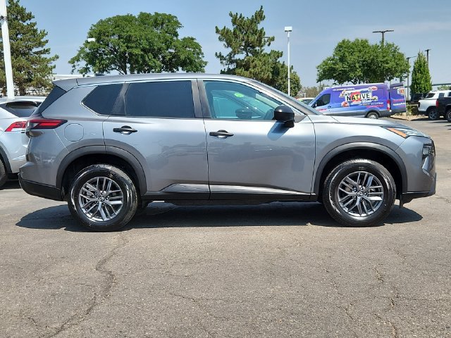 Used 2024 Nissan Rogue S AWD/4WD image 2