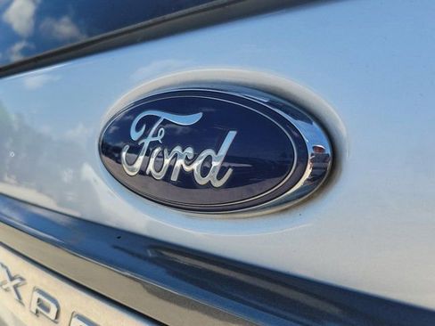 Used 2016 Ford Expedition XLT w/ Equipment Group 202A RWD image 8