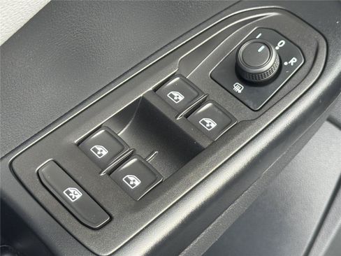 Used 2023 Volkswagen Taos SE w/ Panoramic Sunroof Package AWD/4WD image 23