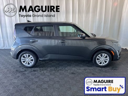 Used 2023 Kia Soul LX FWD image 3