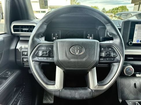 Used 2025 Toyota 4Runner SR5 AWD/4WD image 14