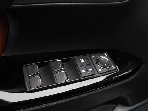 Used 2021 Lexus LX 570 4WD w/ Luxury Package image 19