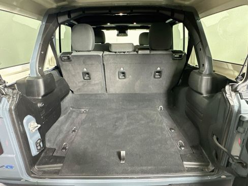 Used 2024 Jeep Wrangler Unlimited AWD/4WD image 27