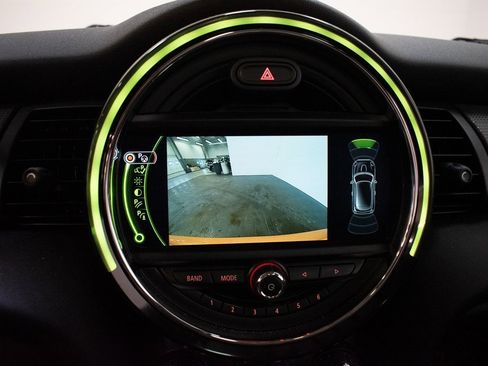 Used 2018 MINI Cooper 2-Door Hardtop image 16