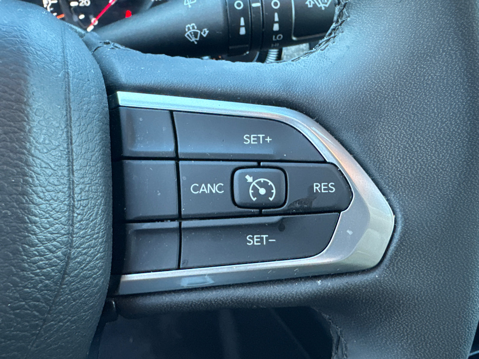 Used 2024 Jeep Compass Latitude AWD/4WD image 31