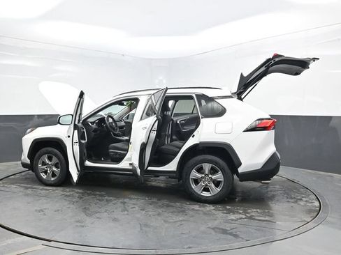 Used 2022 Toyota RAV4 XLE AWD/4WD image 48