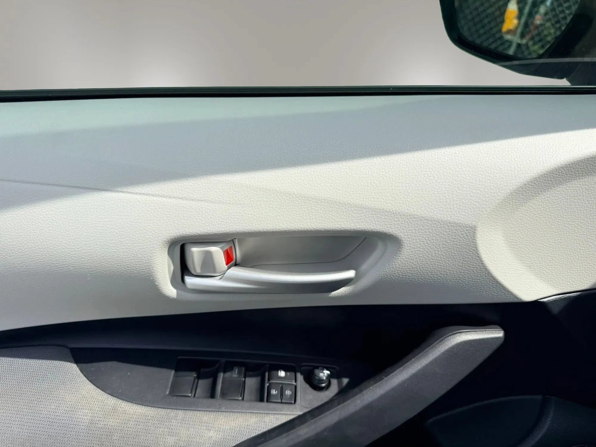 Used 2020 Toyota Corolla LE FWD image 9