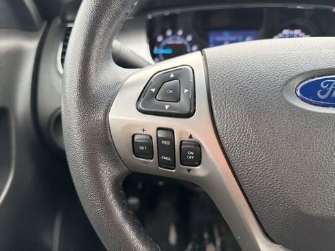 Used 2017 Ford Taurus SEL image 10