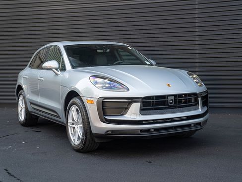Used 2026 Porsche Macan AWD/4WD image 26