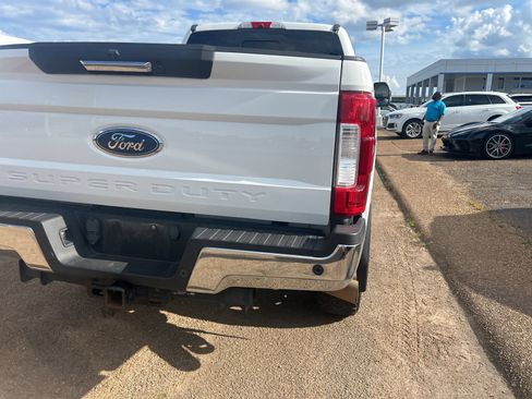 Used 2017 Ford F250 Lariat w/ Lariat Value Package AWD/4WD image 39