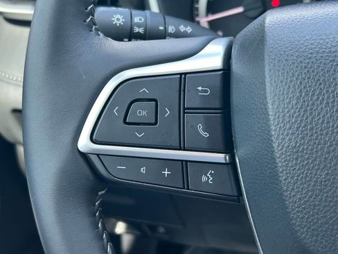 Used 2025 Toyota Highlander XLE FWD image 39