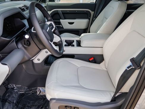 New 2026 Land Rover Defender 110 X-Dynamic SE image 19