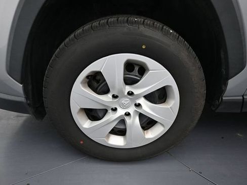 Used 2019 Toyota RAV4 LE w/ Carpet Mat Package FWD image 9
