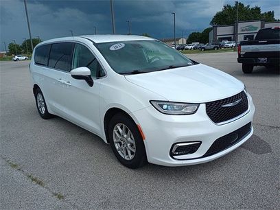 Used 2023 Chrysler Pacifica Touring-L