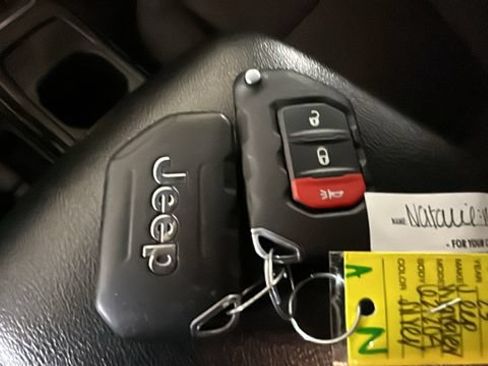 Used 2023 Jeep Wrangler Unlimited AWD/4WD image 19