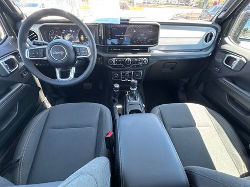 Used 2024 Jeep Wrangler Unlimited Sahara AWD/4WD image 32