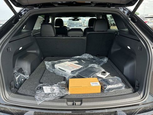 New 2025 Volkswagen Atlas Cross Sport SE image 10