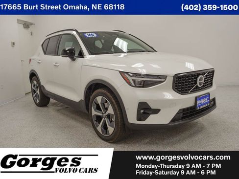 Certified 2026 Volvo XC40 B5 Plus AWD/4WD image 1