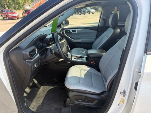 Used 2021 Ford Explorer XLT w/ Equipment Group 202A AWD/4WD image 31