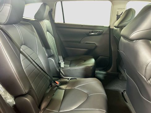 New 2026 Toyota Highlander XLE image 27