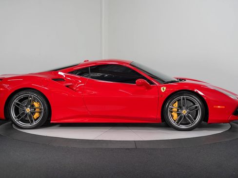 Used 2017 Ferrari 488 GTB RWD image 8