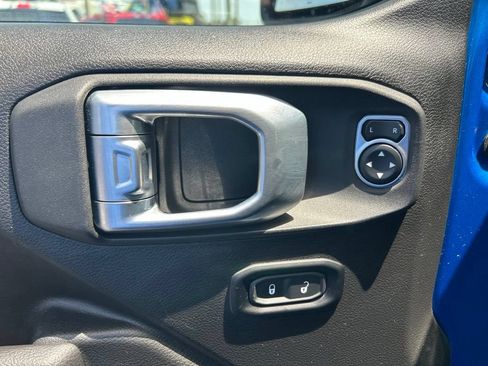 Used 2021 Jeep Wrangler Sport AWD/4WD image 30