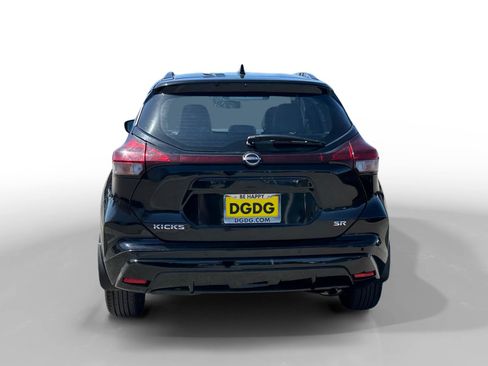 Used 2023 Nissan Kicks SR w/ SR Premium Package FWD image 4
